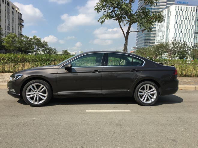 Soi chi tiết Volkswagen Passat 2018 giá 1,4 tỷ đồng: Đối thủ Toyota Camry